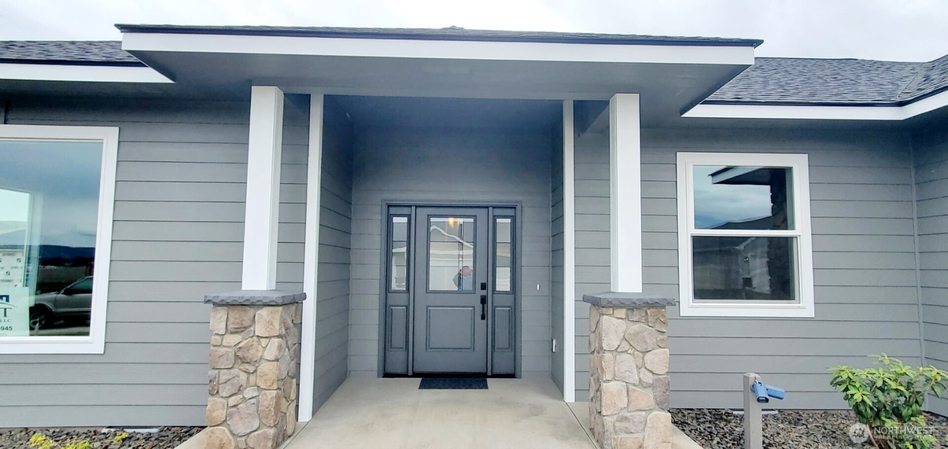 4606 W Larch Avenue , Yakima, WA 98903