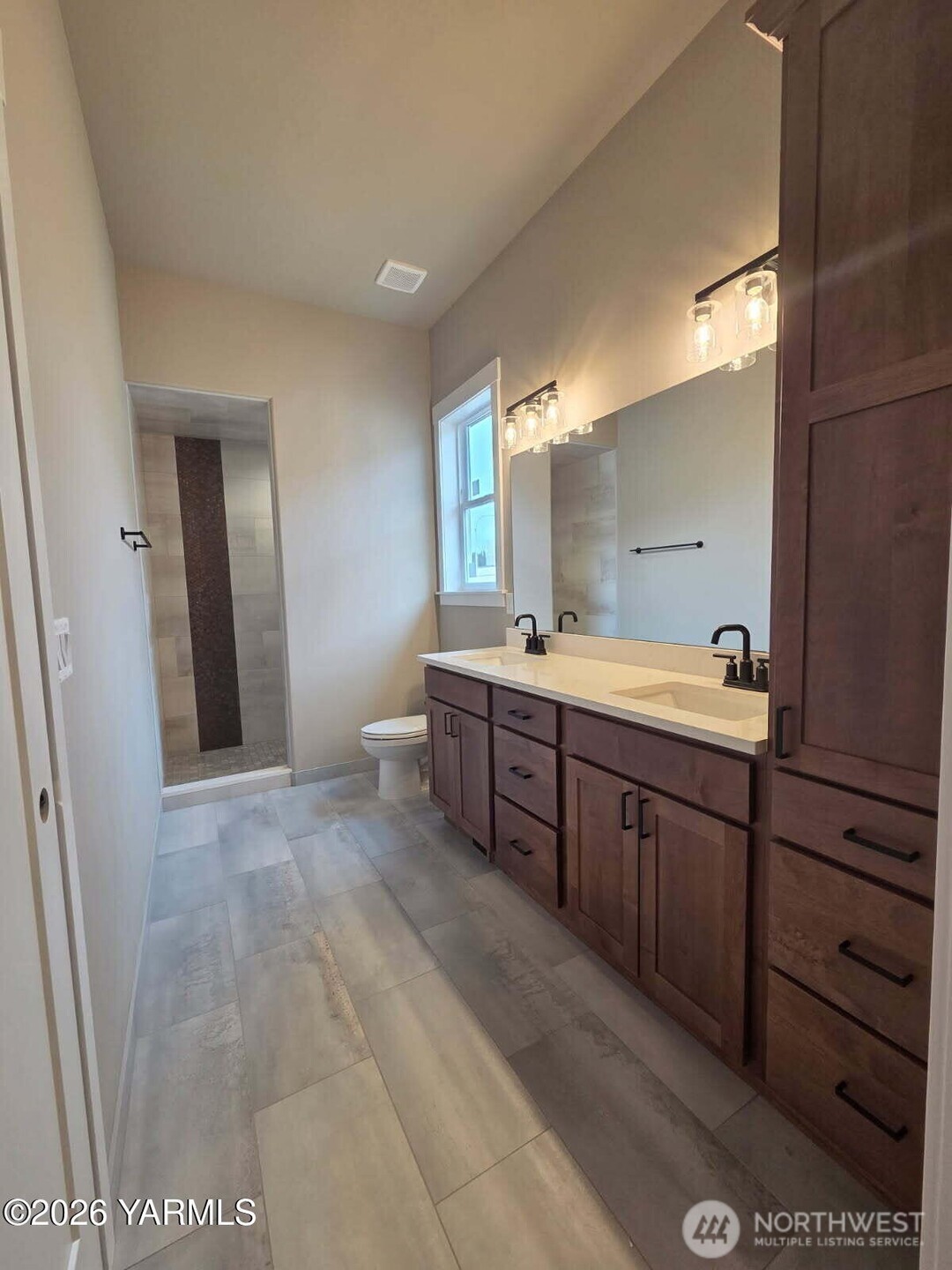 4606 W Larch Avenue , Yakima, WA 98903