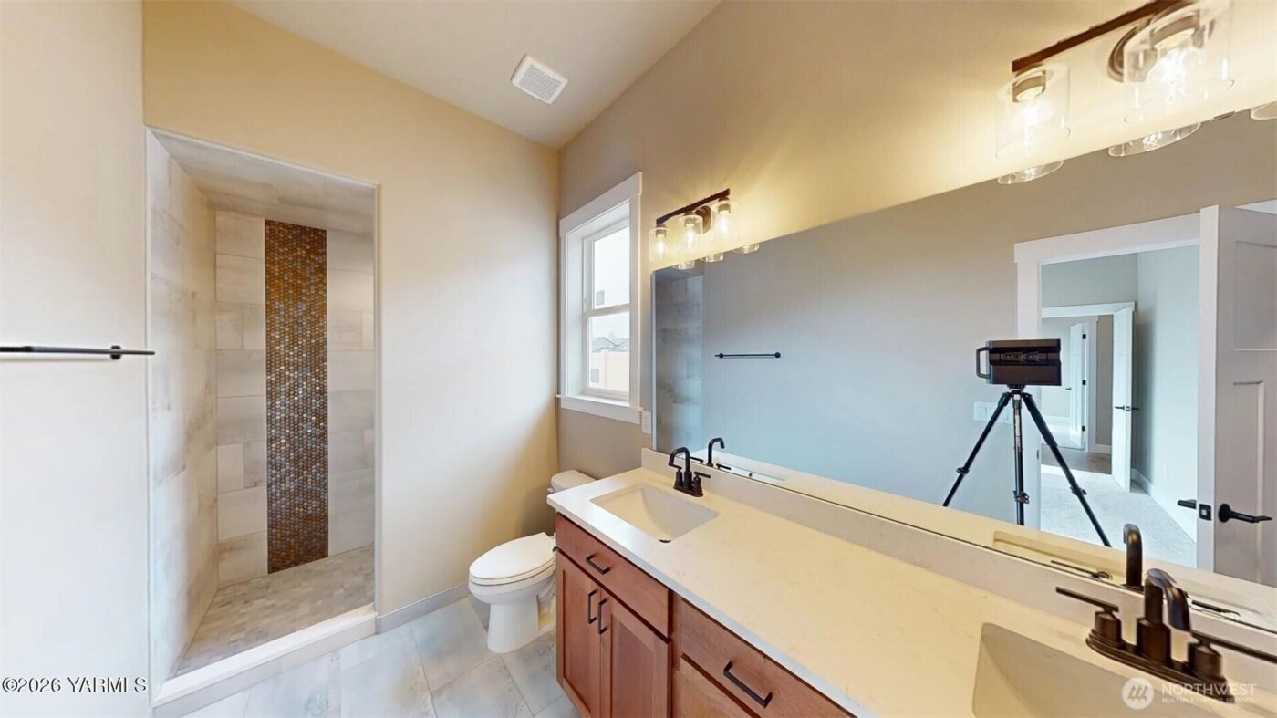 4606 W Larch Avenue , Yakima, WA 98903