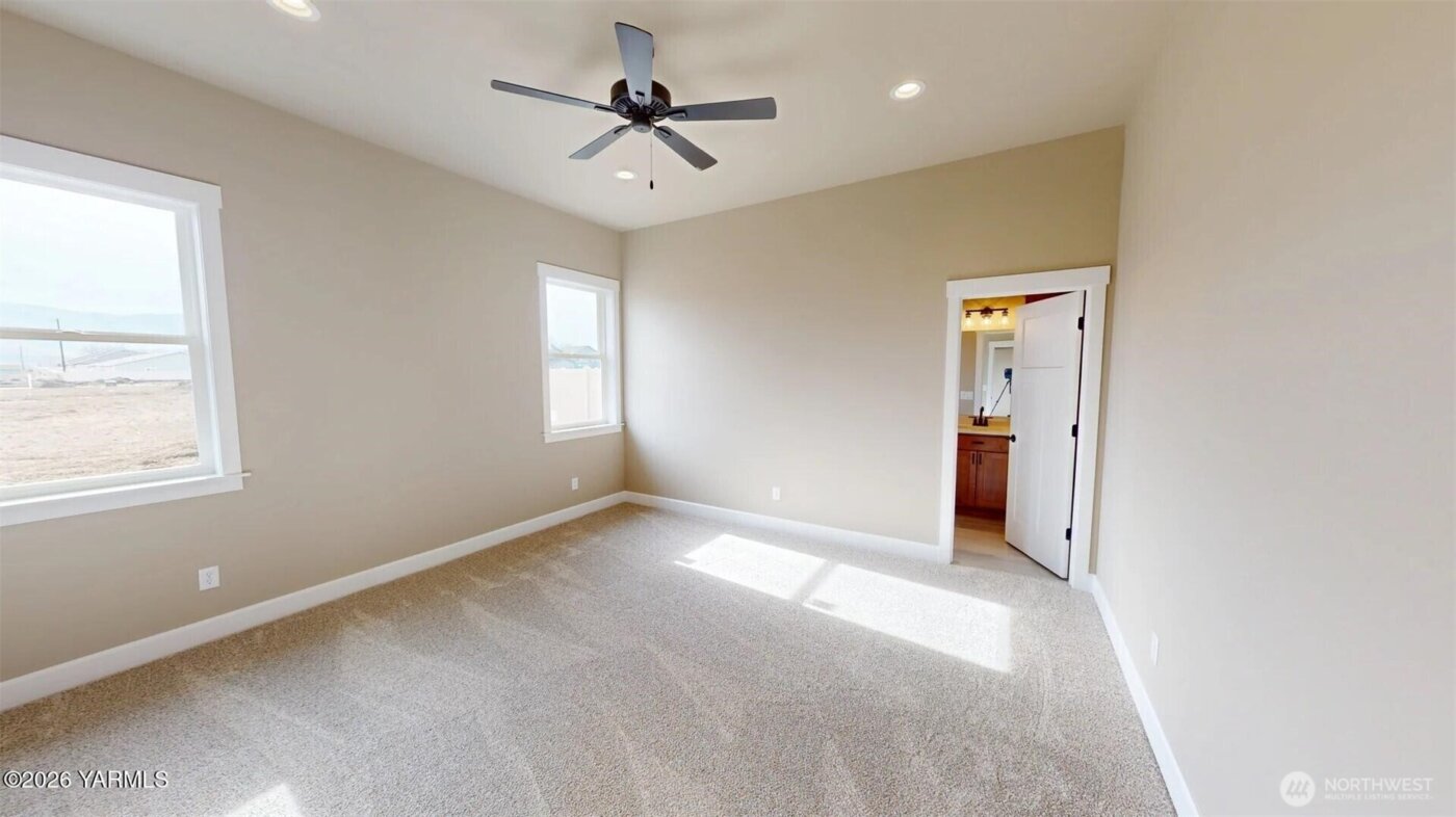 4606 W Larch Avenue , Yakima, WA 98903