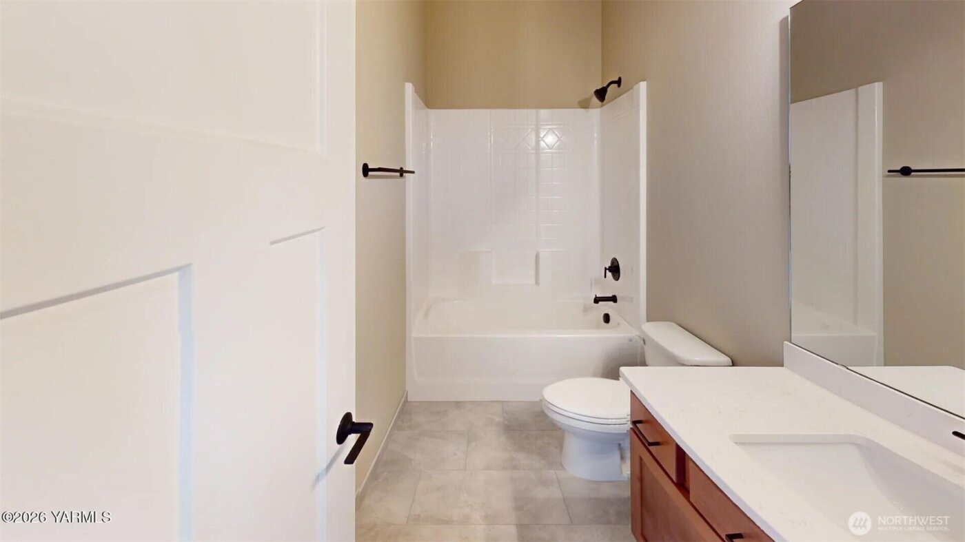 4606 W Larch Avenue , Yakima, WA 98903