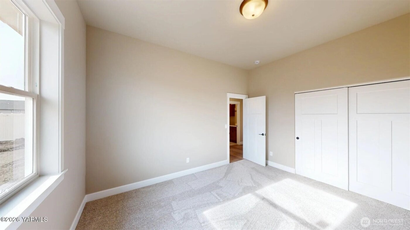 4606 W Larch Avenue , Yakima, WA 98903