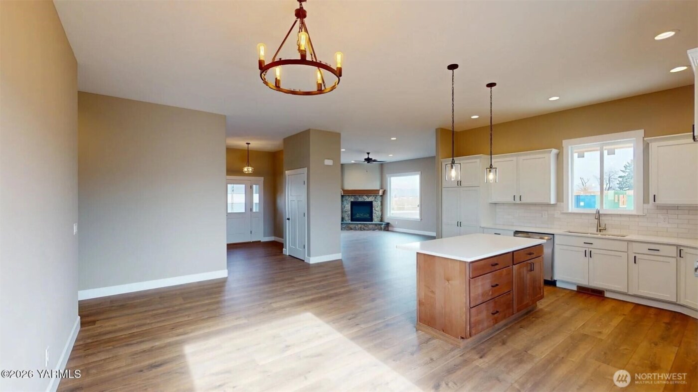 4606 W Larch Avenue , Yakima, WA 98903