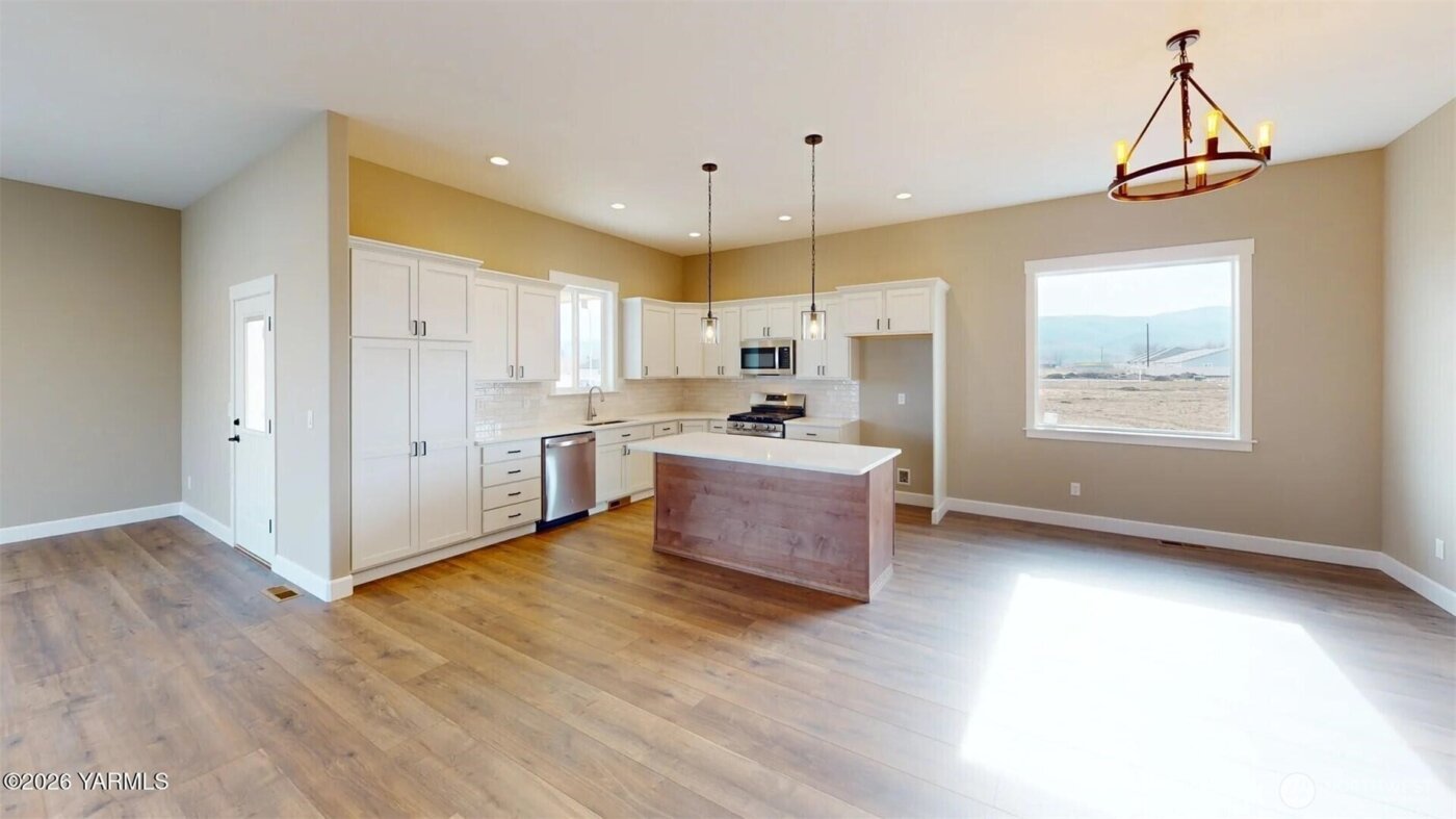 4606 W Larch Avenue , Yakima, WA 98903