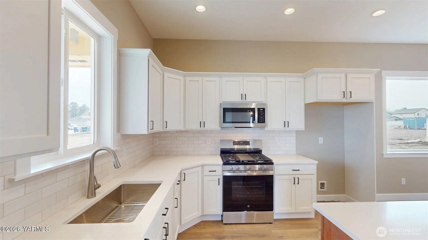 4606 W Larch Avenue , Yakima, WA 98903