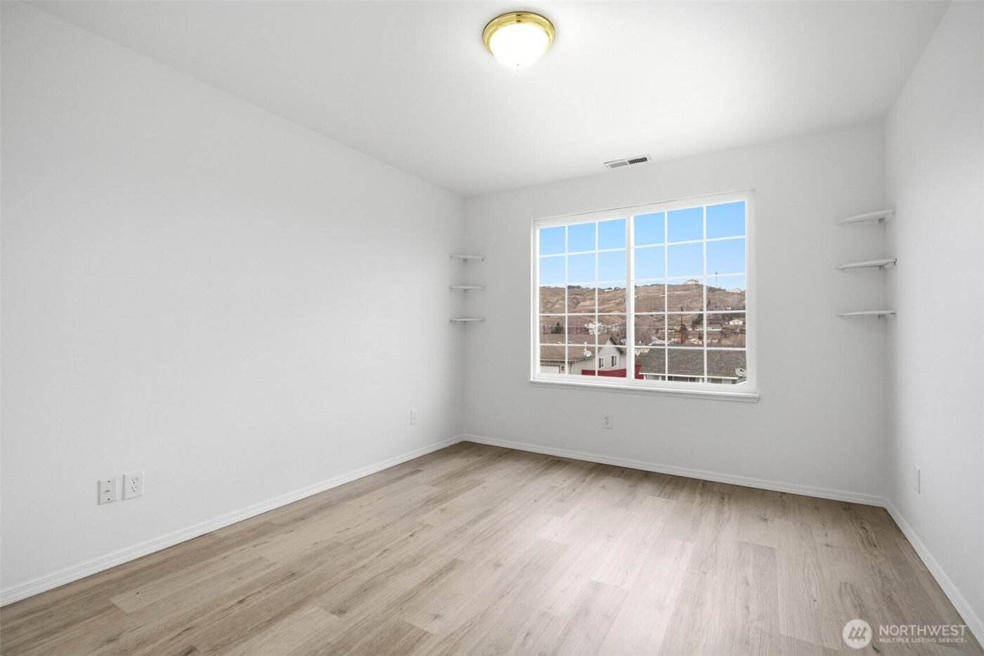 1204 W Home Avenue , Selah, WA 98942