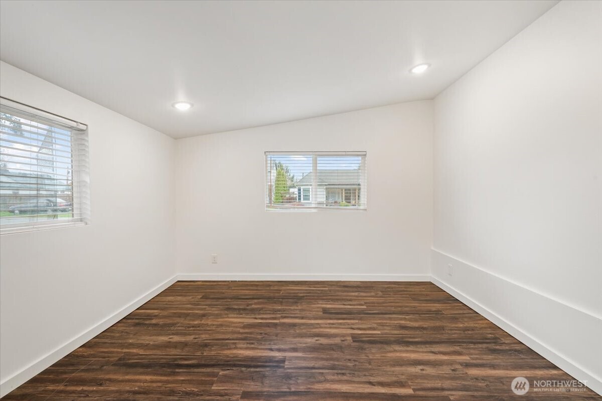 517 Dundass Avenue , Buckley, WA 98321