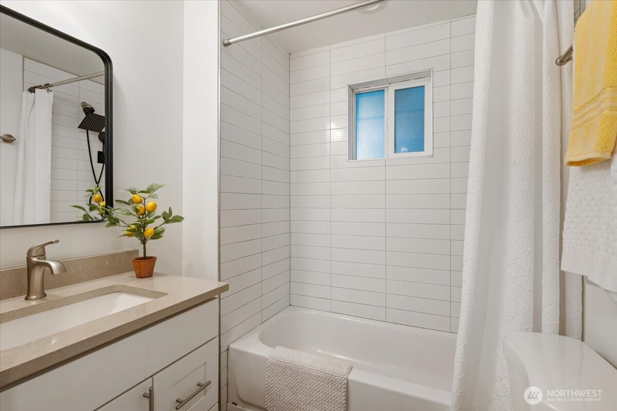 517 Dundass Avenue , Buckley, WA 98321