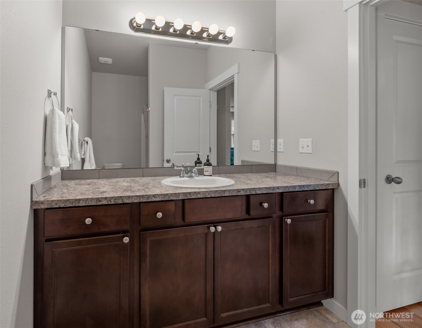 1768 E Rio Vista Avenue , Burlington, WA 98233