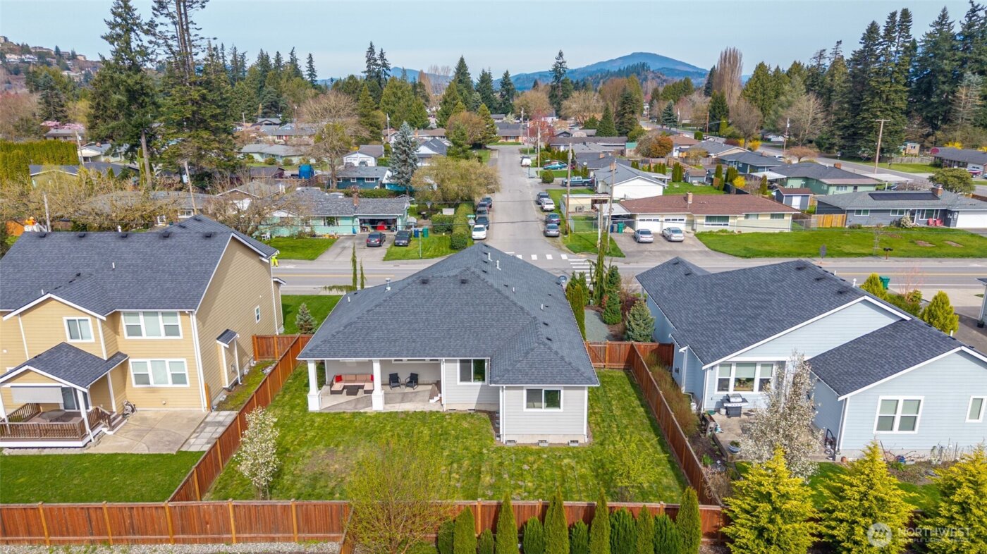 1768 E Rio Vista Avenue , Burlington, WA 98233