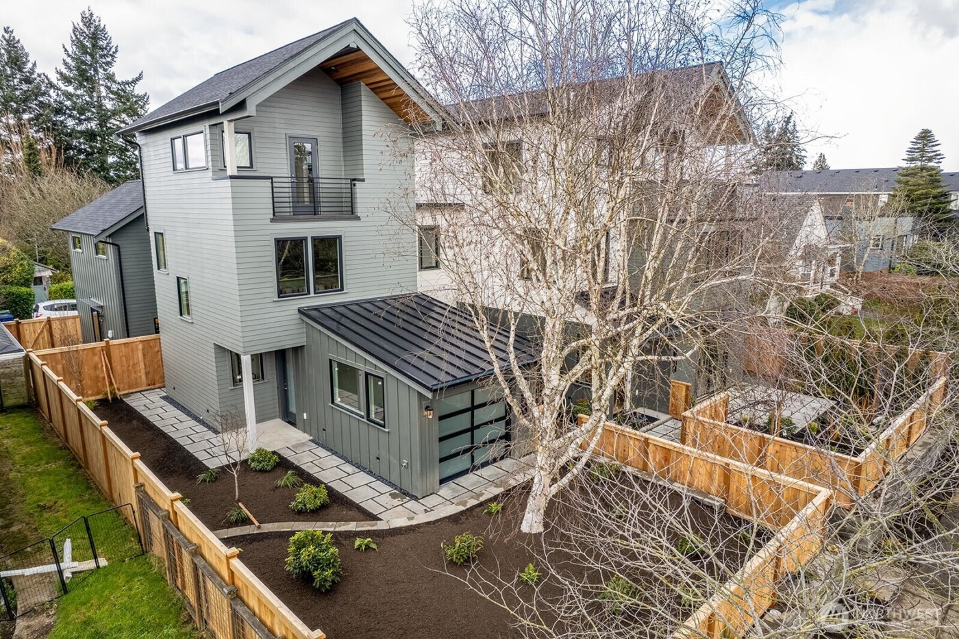 8321 25th Avenue NW #B, Seattle, WA 98117