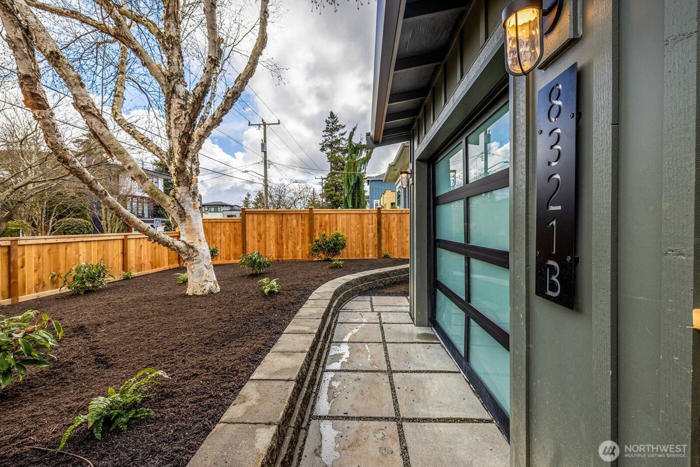 8321 25th Avenue NW #B, Seattle, WA 98117