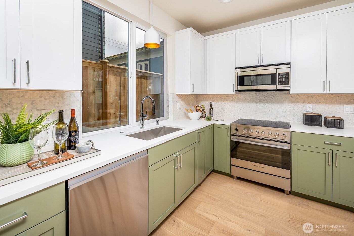 8319 25th Avenue NW, Seattle, WA 98117