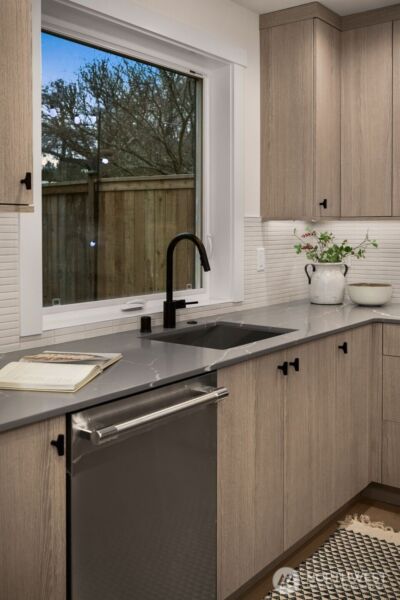 809 W Armour Street , Seattle, WA 98119 - Photo 13