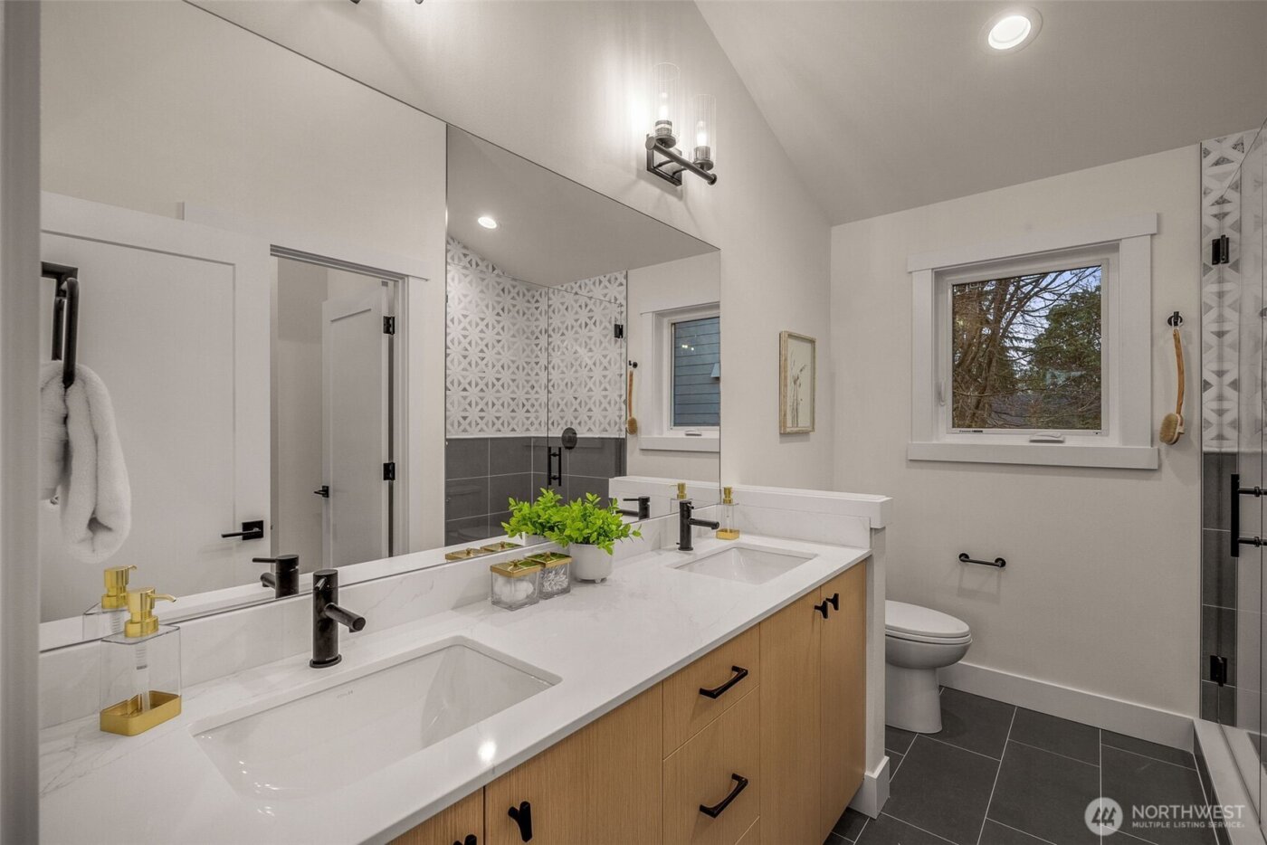 809 W Armour Street , Seattle, WA 98119