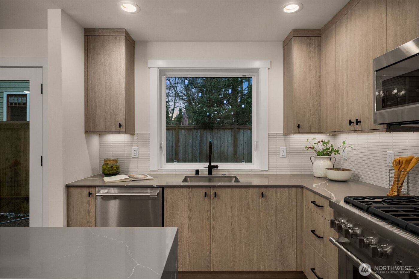 809 W Armour Street , Seattle, WA 98119