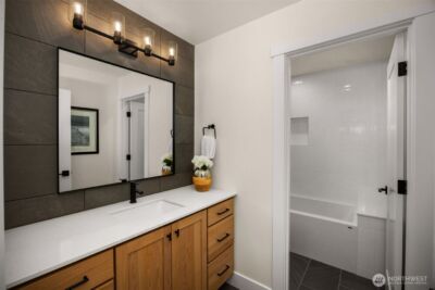 807 W Armour Street , Seattle, WA 98119 - Photo 28