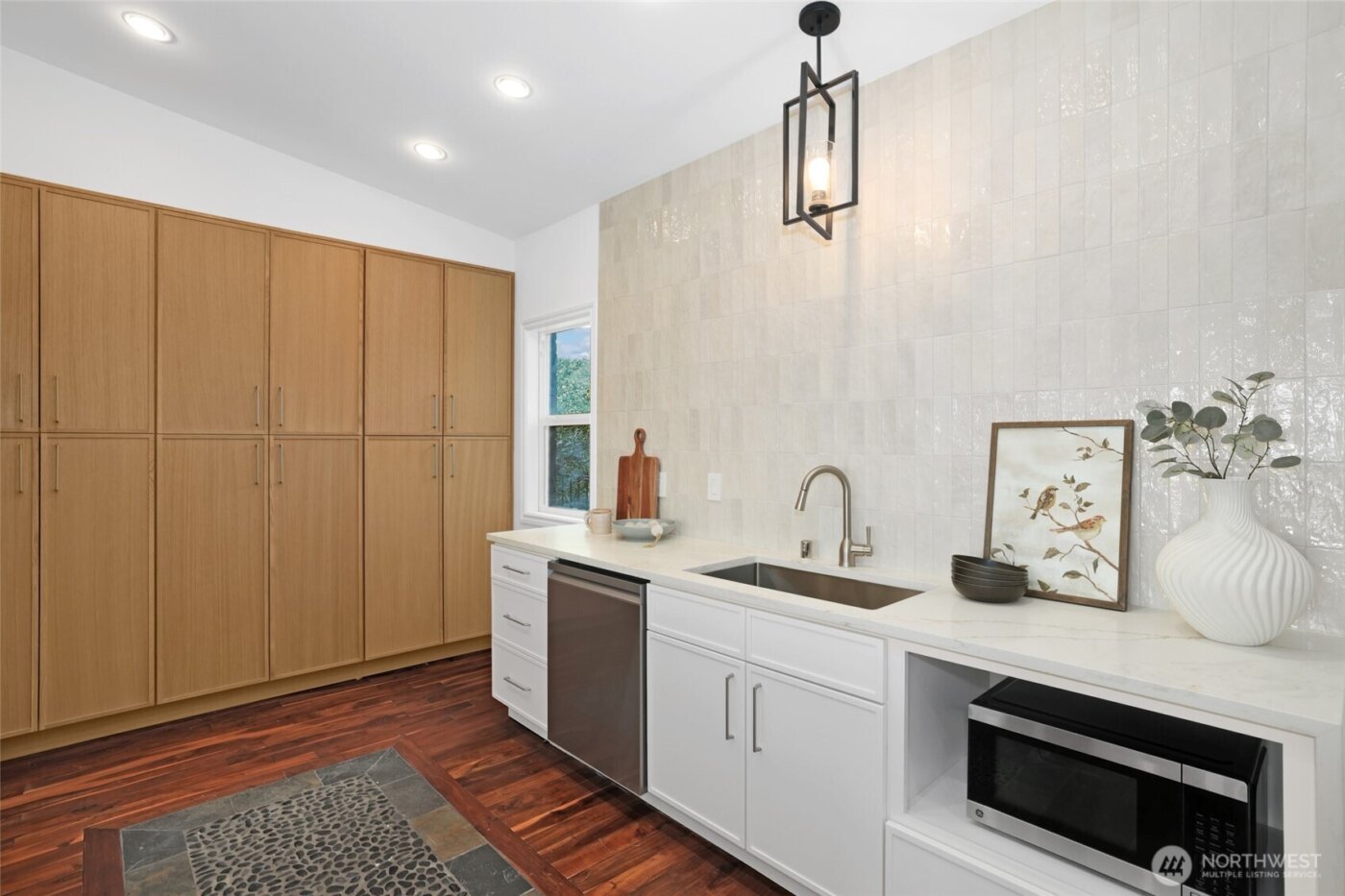 1307 N Cascade Avenue , Tacoma, WA 98406