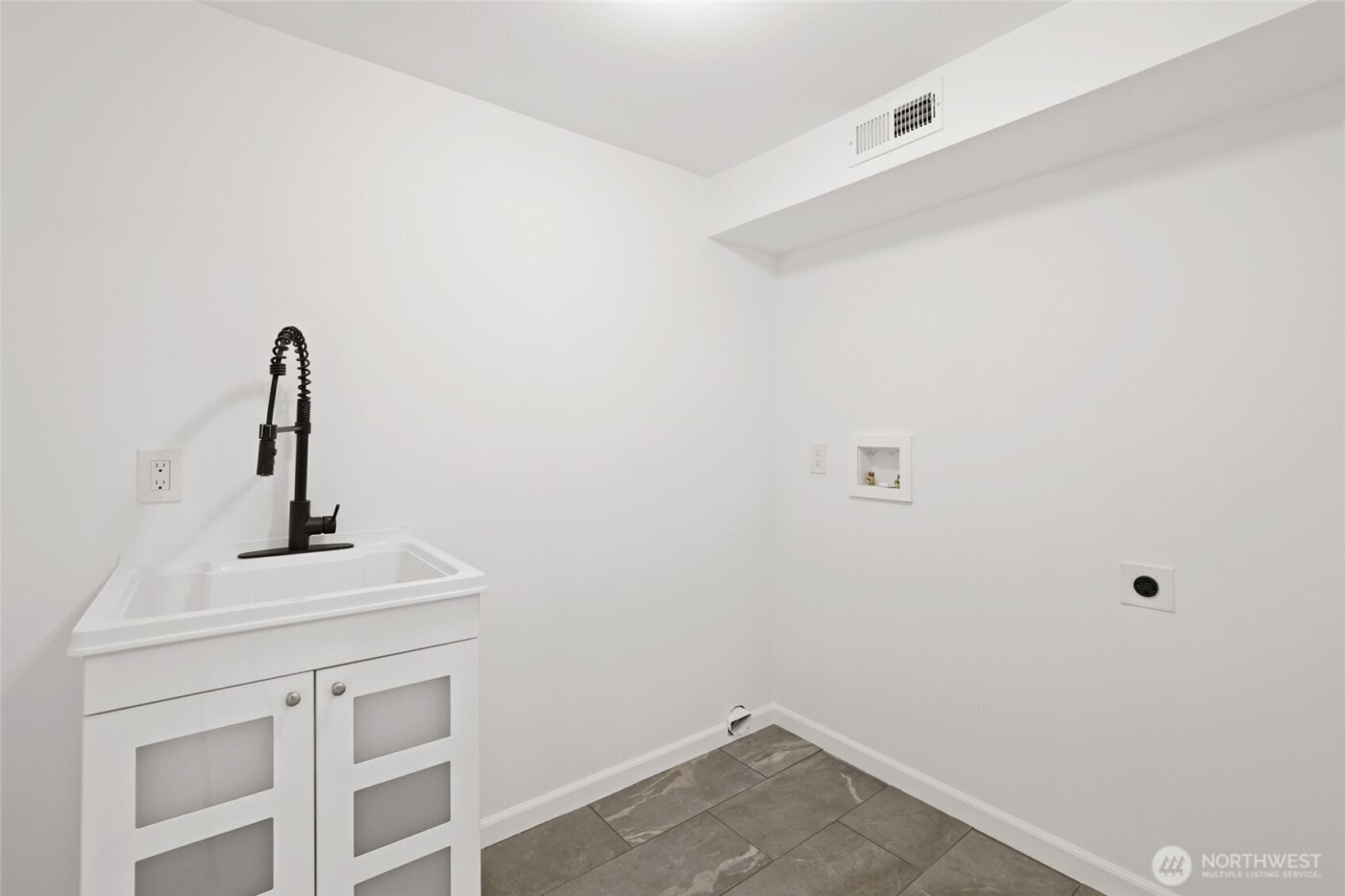 1307 N Cascade Avenue , Tacoma, WA 98406