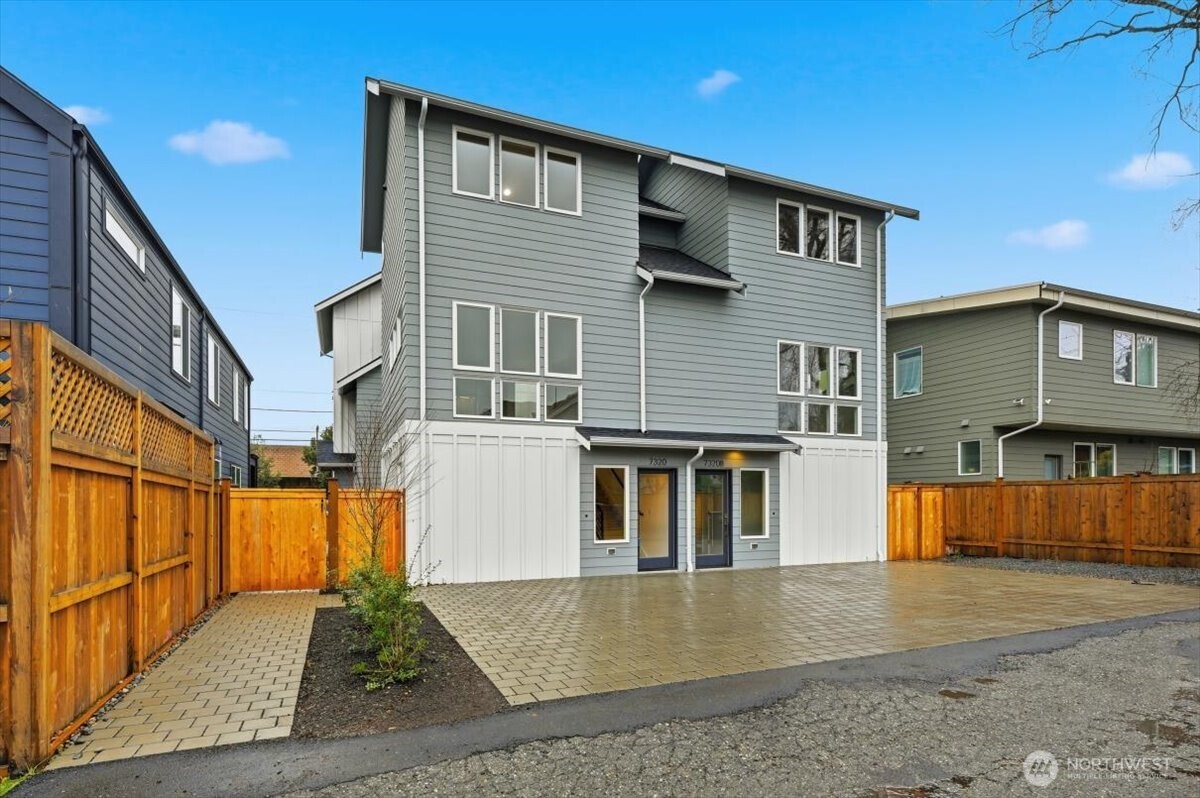 7320 11th Avenue NE, Seattle, WA 98115
