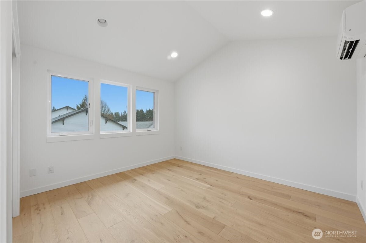 7320 11th Avenue NE, Seattle, WA 98115