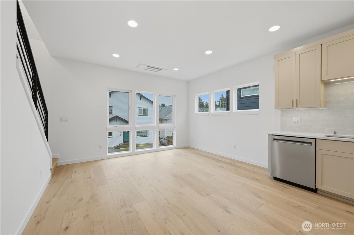 7320 11th Avenue NE, Seattle, WA 98115