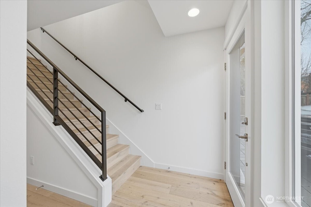 7320 11th Avenue NE, Seattle, WA 98115