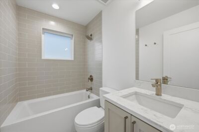 7320 11th Avenue NE, Seattle, WA 98115 - Photo 4