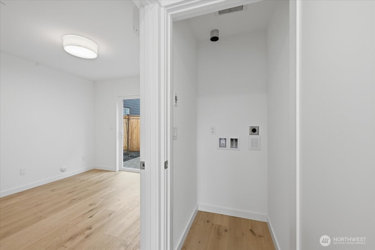 7320 11th Avenue NE, Seattle, WA 98115