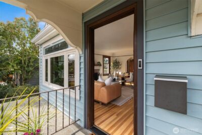 2419 28th Avenue W, Seattle, WA 98199 - Photo 2