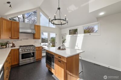 2419 28th Avenue W, Seattle, WA 98199 - Photo 10