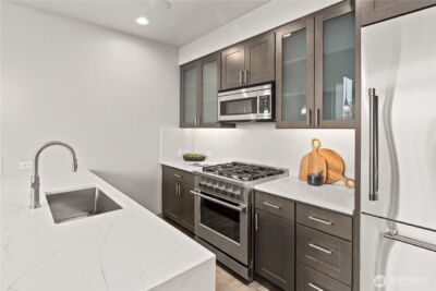 10650 NE 9th Place #2427, Bellevue, WA 98004 - Photo 15
