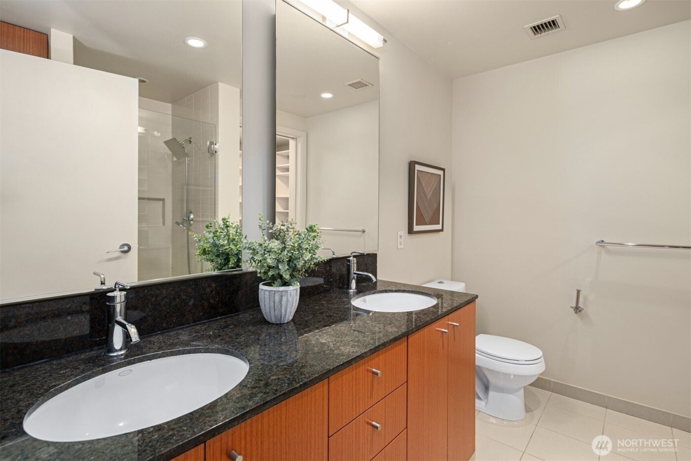 909 5th Avenue #204, Seattle, WA 98164