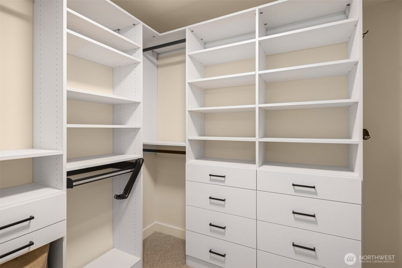 909 5th Avenue #204, Seattle, WA 98164