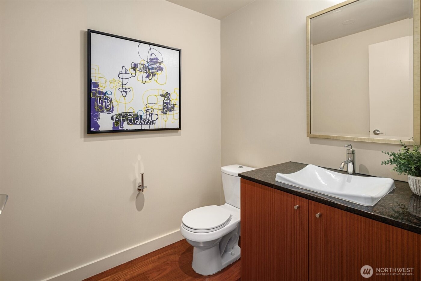 909 5th Avenue #204, Seattle, WA 98164