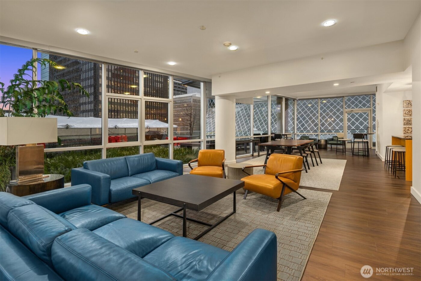 909 5th Avenue #204, Seattle, WA 98164