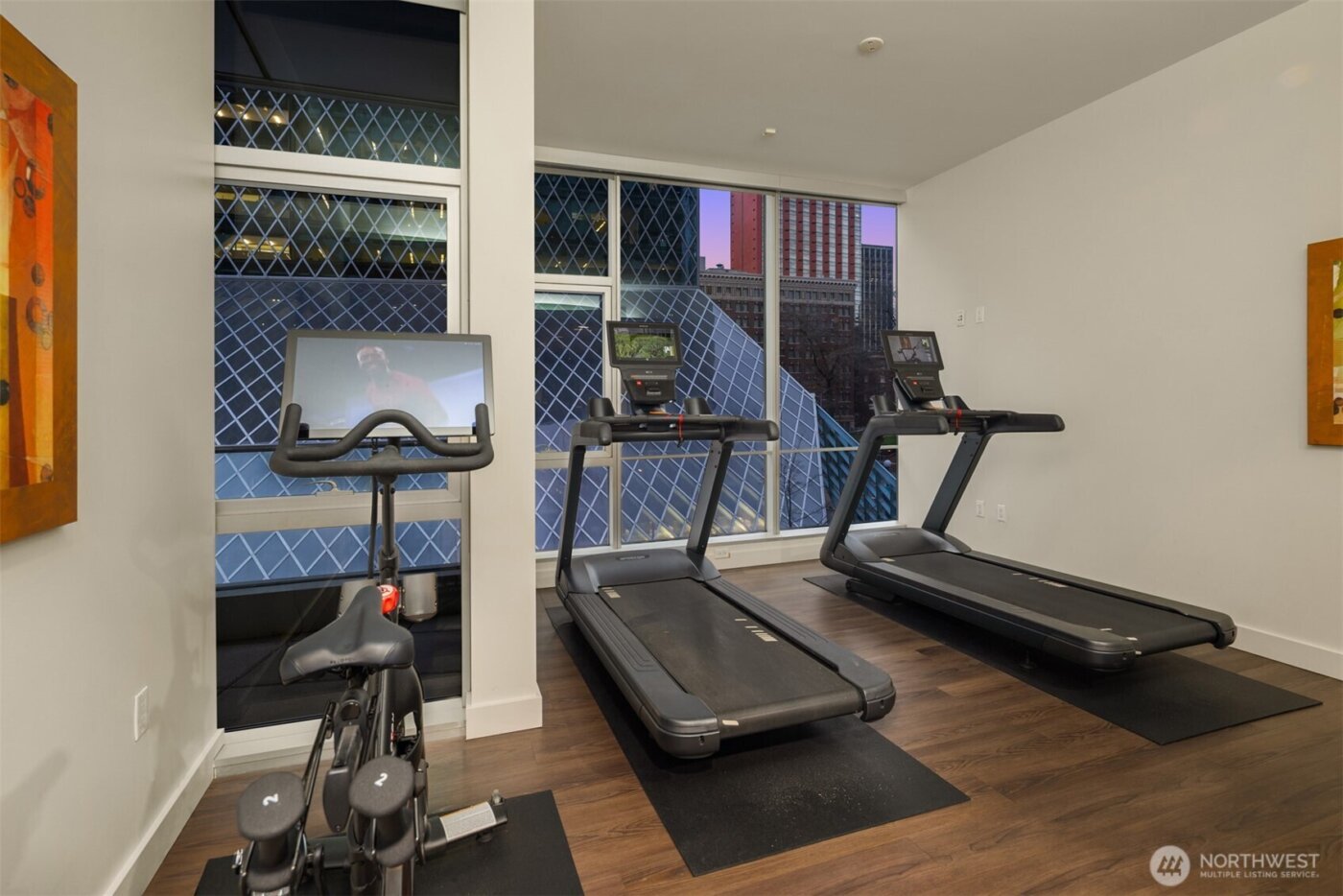 909 5th Avenue #204, Seattle, WA 98164