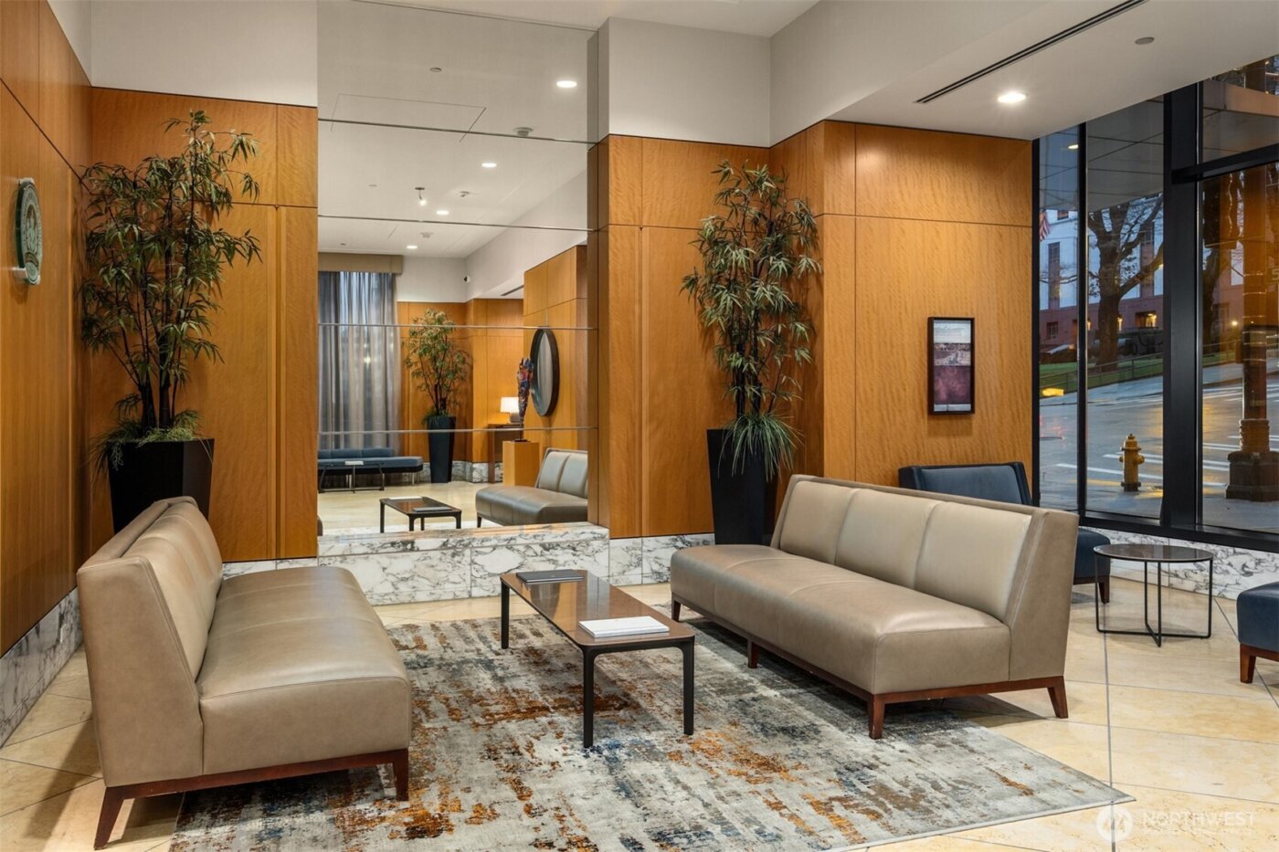 909 5th Avenue #204, Seattle, WA 98164