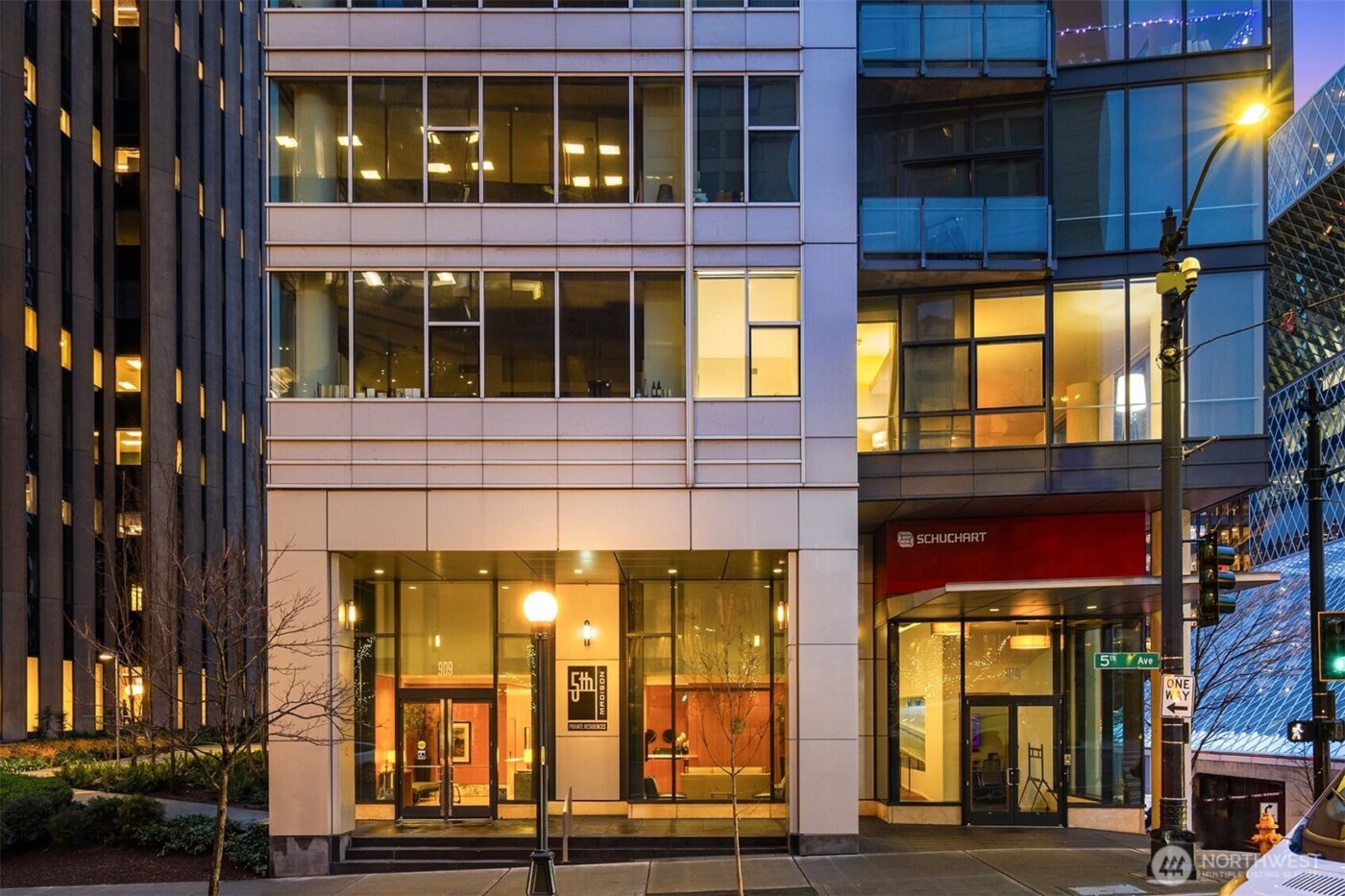 909 5th Avenue #204, Seattle, WA 98164