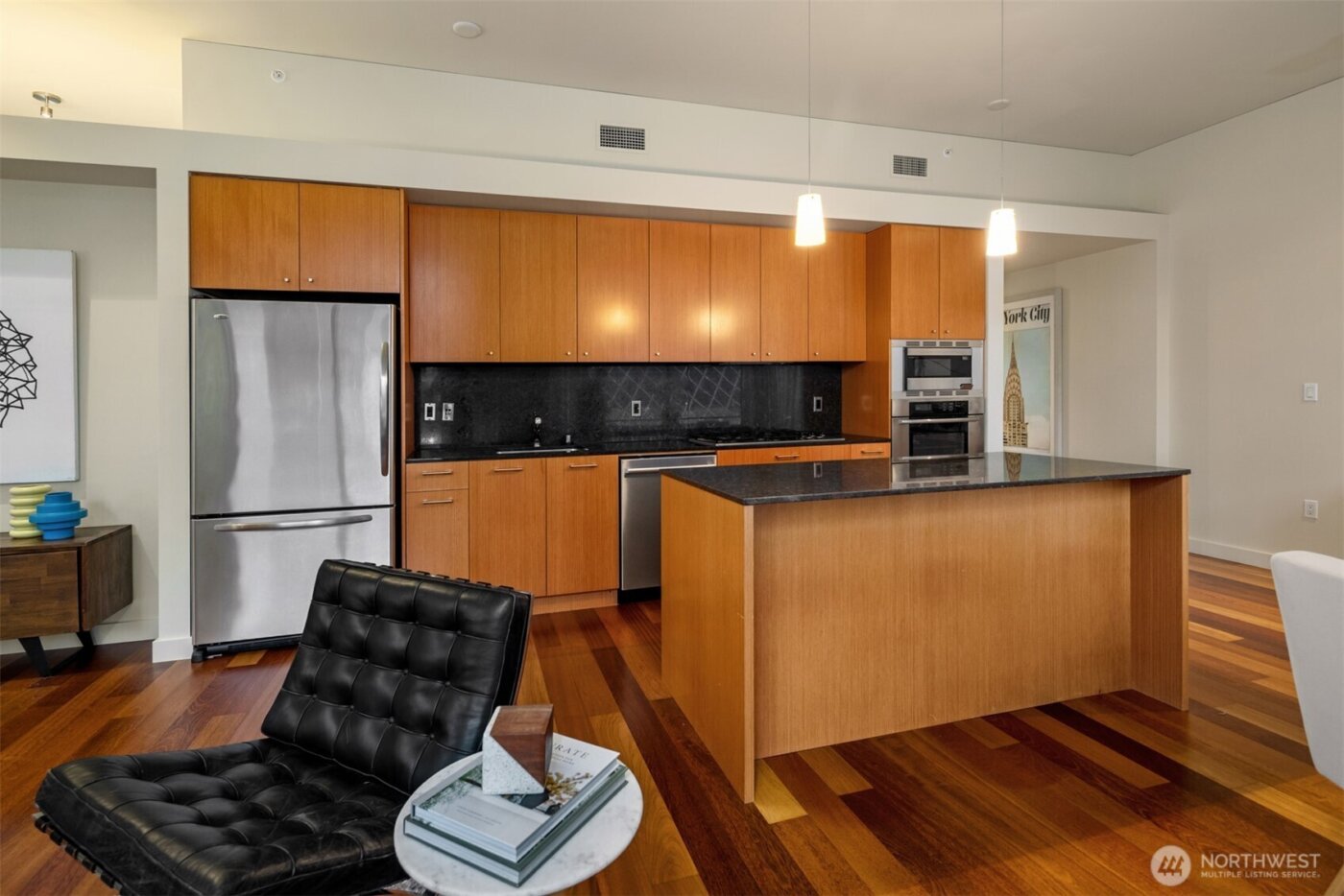 909 5th Avenue #204, Seattle, WA 98164