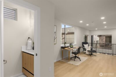 1123 C 10th Avenue E, Seattle, WA 98102 - Photo 11