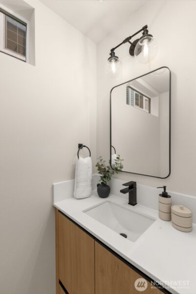 1123 C 10th Avenue E, Seattle, WA 98102 - Photo 12