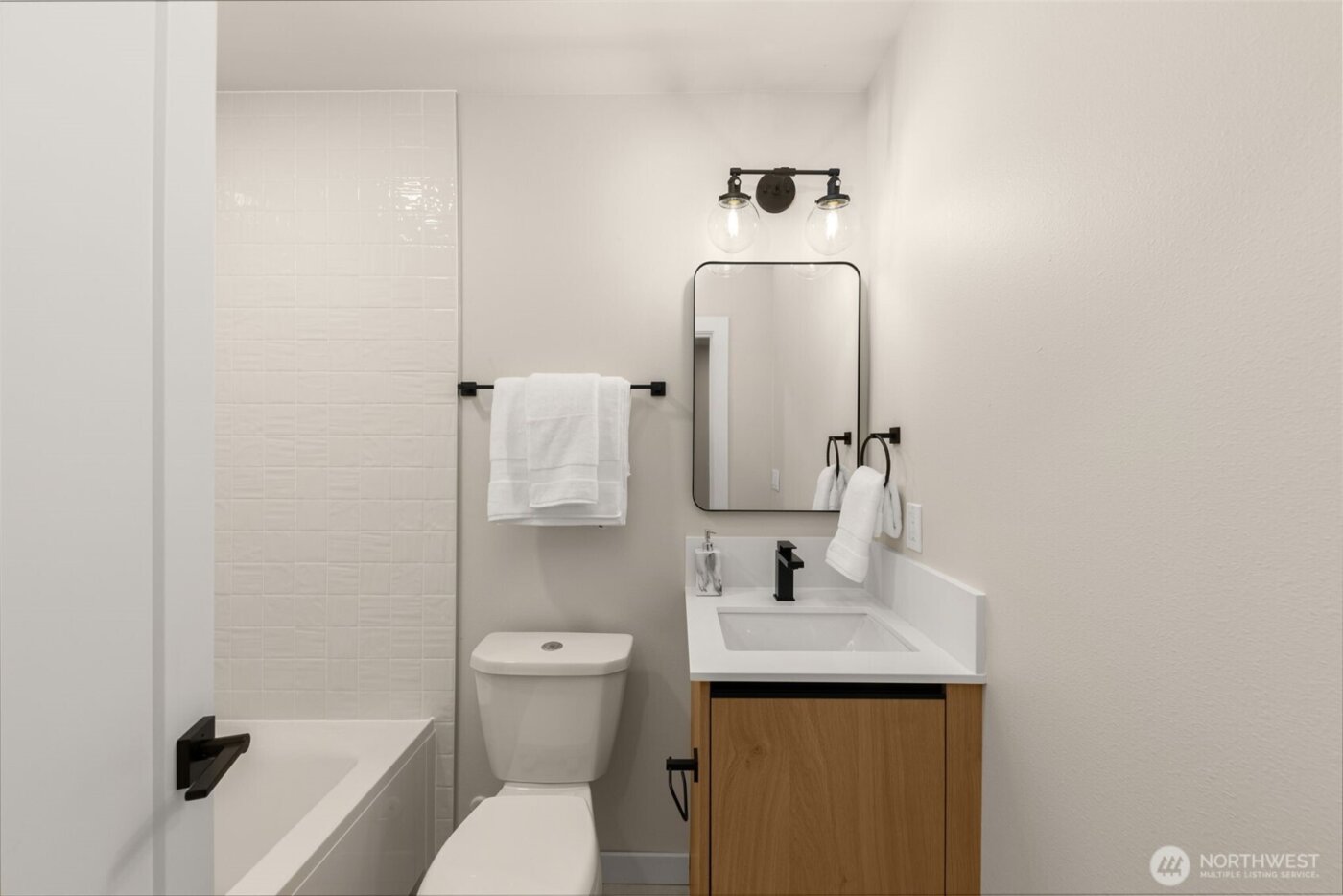 1123 C 10th Avenue E, Seattle, WA 98102