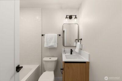 1123 C 10th Avenue E, Seattle, WA 98102 - Photo 17