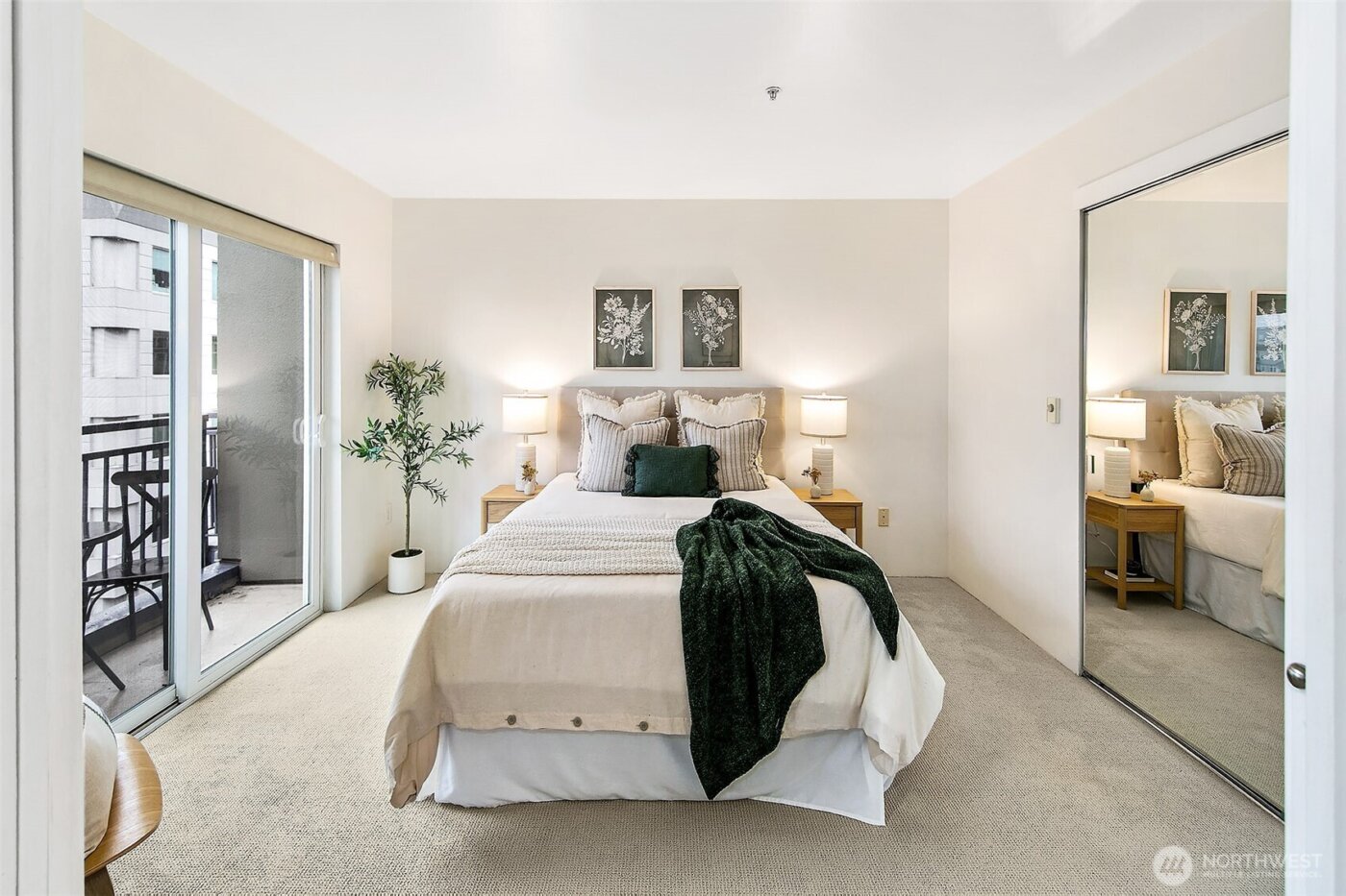 2414 1st Avenue #707, Seattle, WA 98121