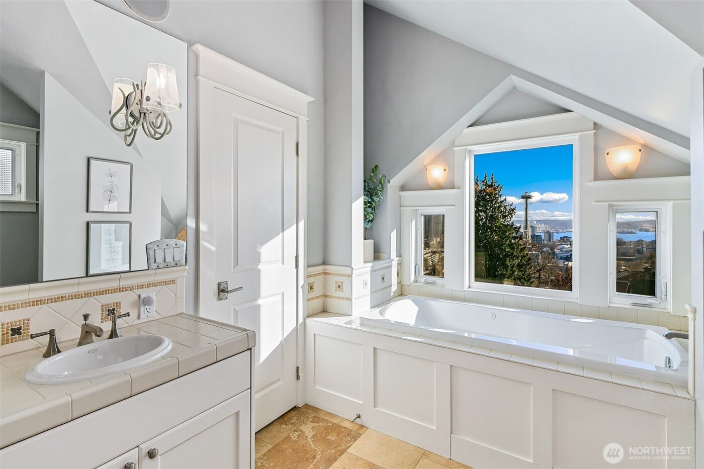 1238 3rd Avenue N, Seattle, WA 98109