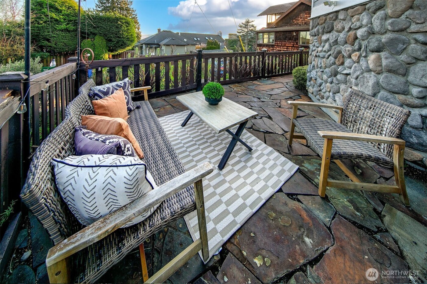 1238 3rd Avenue N, Seattle, WA 98109