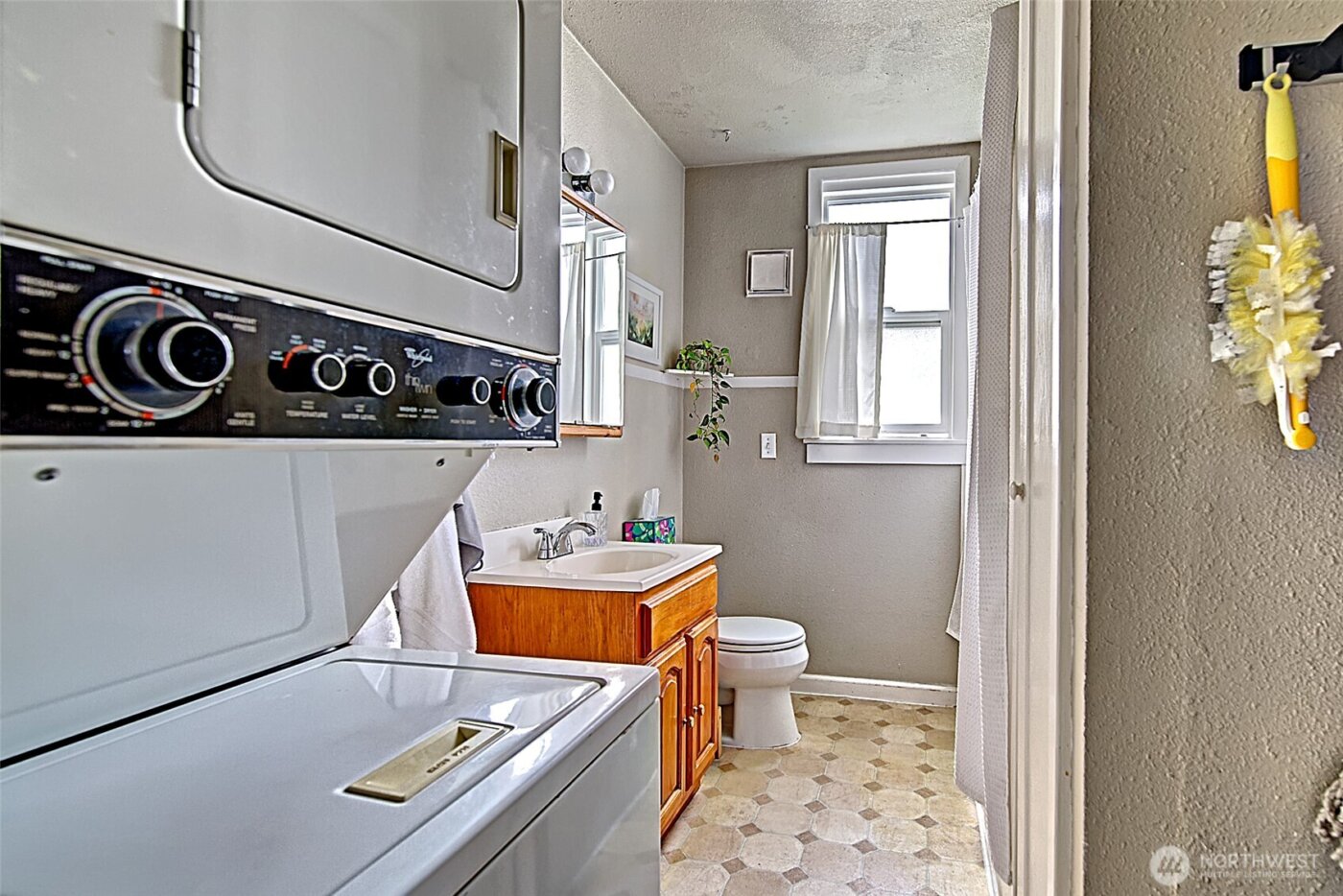 1018 Wall Street SE, Everett, WA 98201