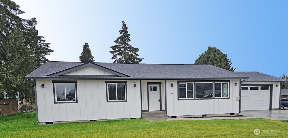 208 S 2nd Street , Oakville, WA 98568