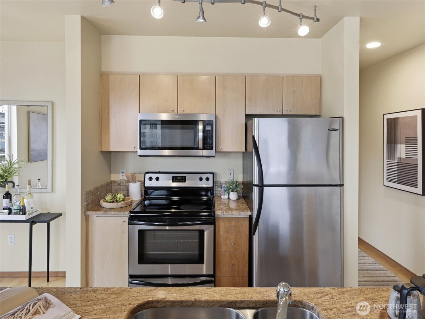 668 S Lane Street #404, Seattle, WA 98104